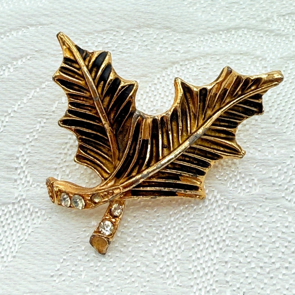 Vintage Small Gold Tone Oak Leaf Autumn Foliage Classic Brooch w/ Rhinestones